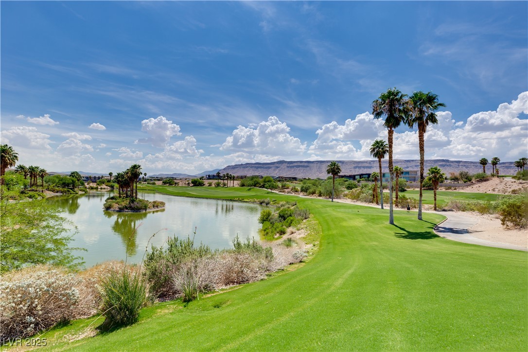 11 Misty Peaks Court