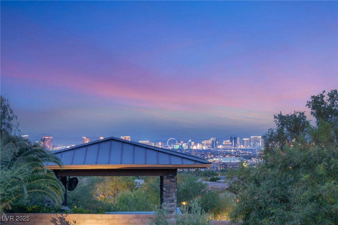 11 Misty Peaks Court