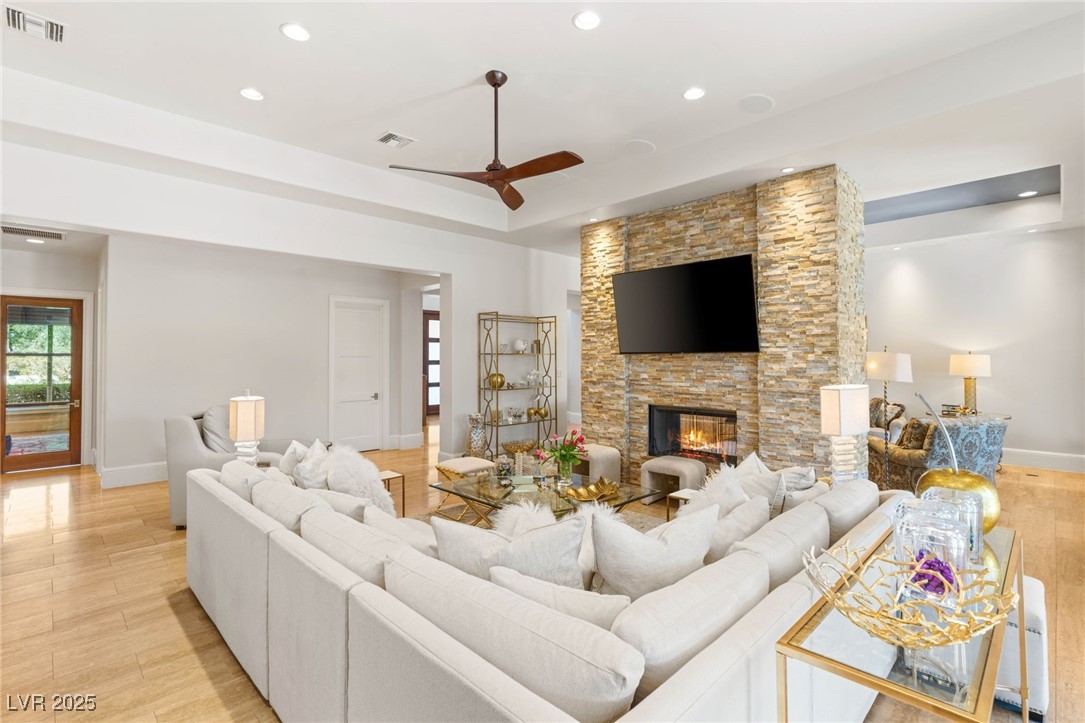 11 Misty Peaks Court