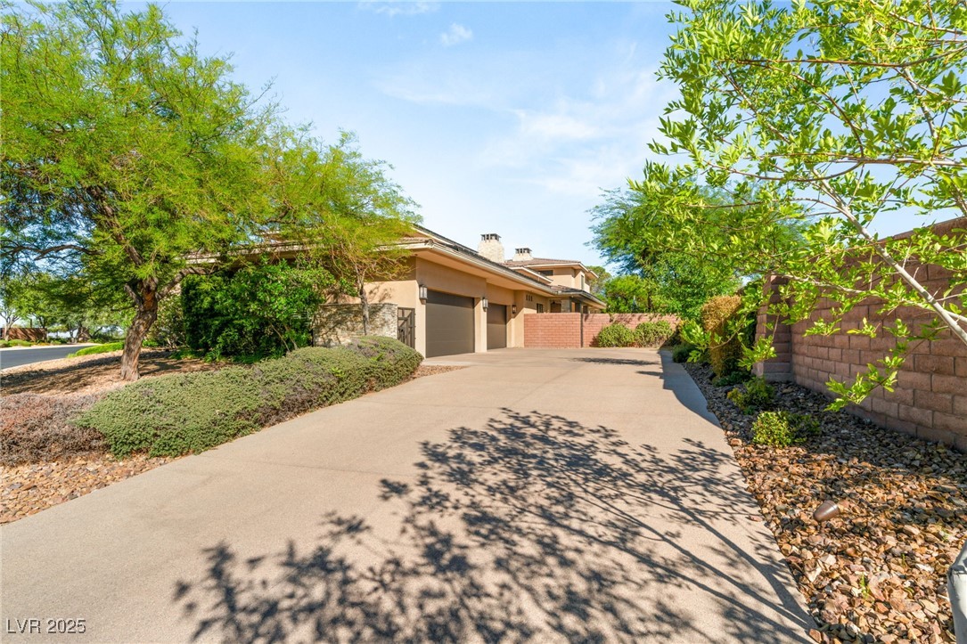 11 Misty Peaks Court