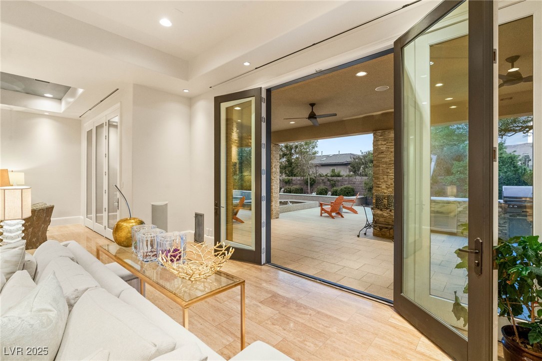 11 Misty Peaks Court