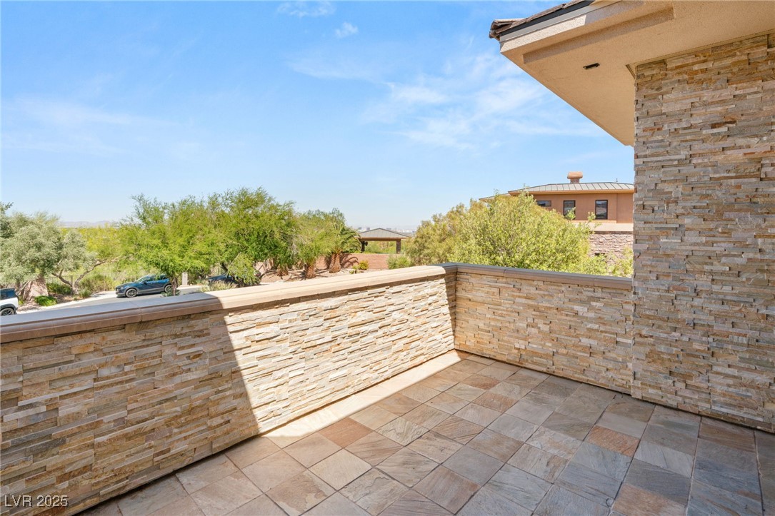 11 Misty Peaks Court