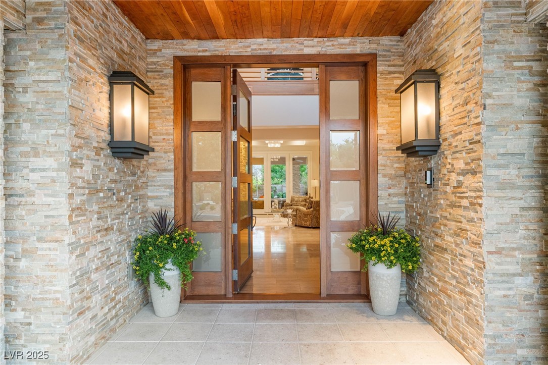 11 Misty Peaks Court