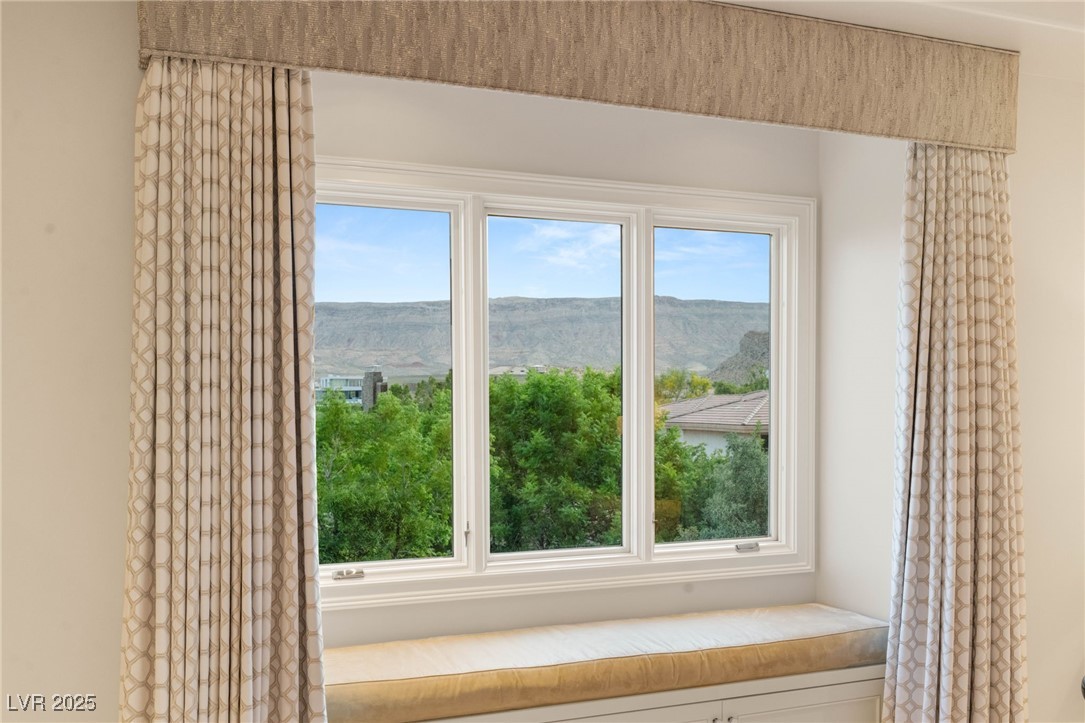 11 Misty Peaks Court