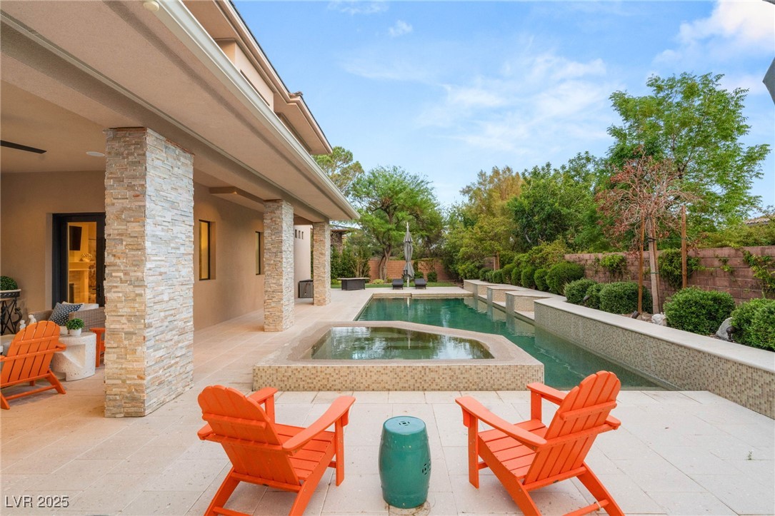 11 Misty Peaks Court