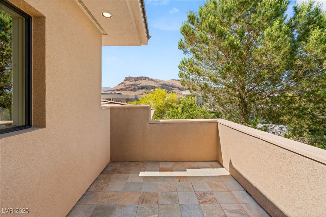 11 Misty Peaks Court
