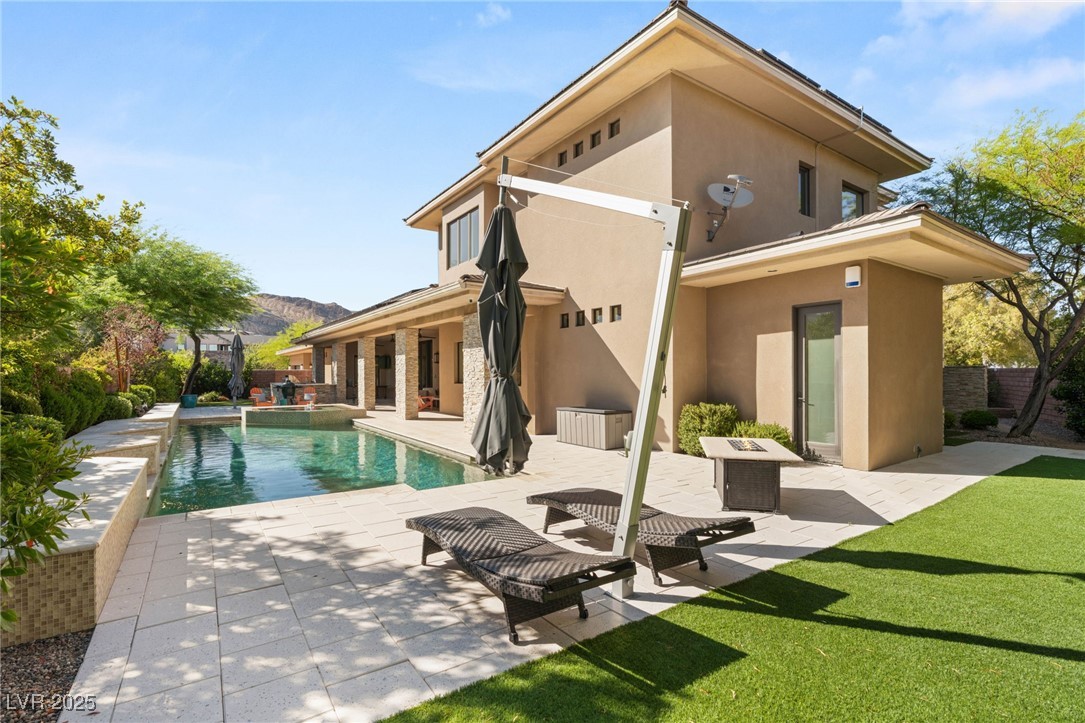 11 Misty Peaks Court