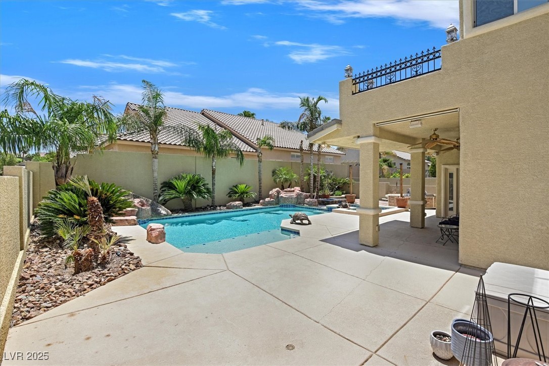 2555 Antique Blossom Avenue
