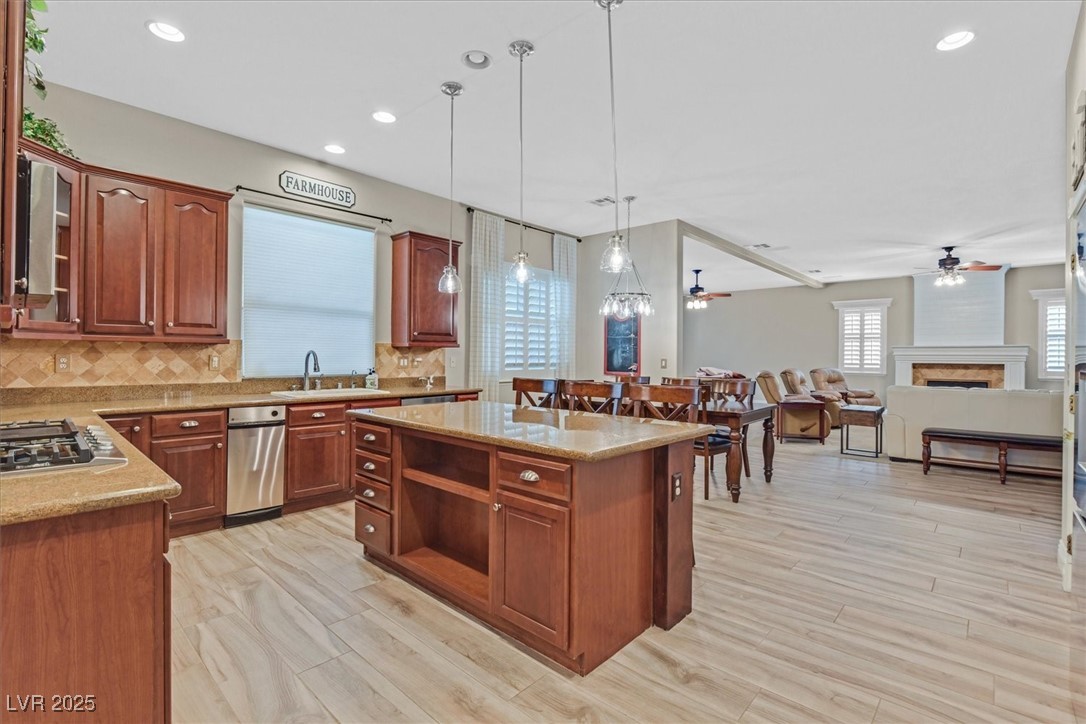 2555 Antique Blossom Avenue