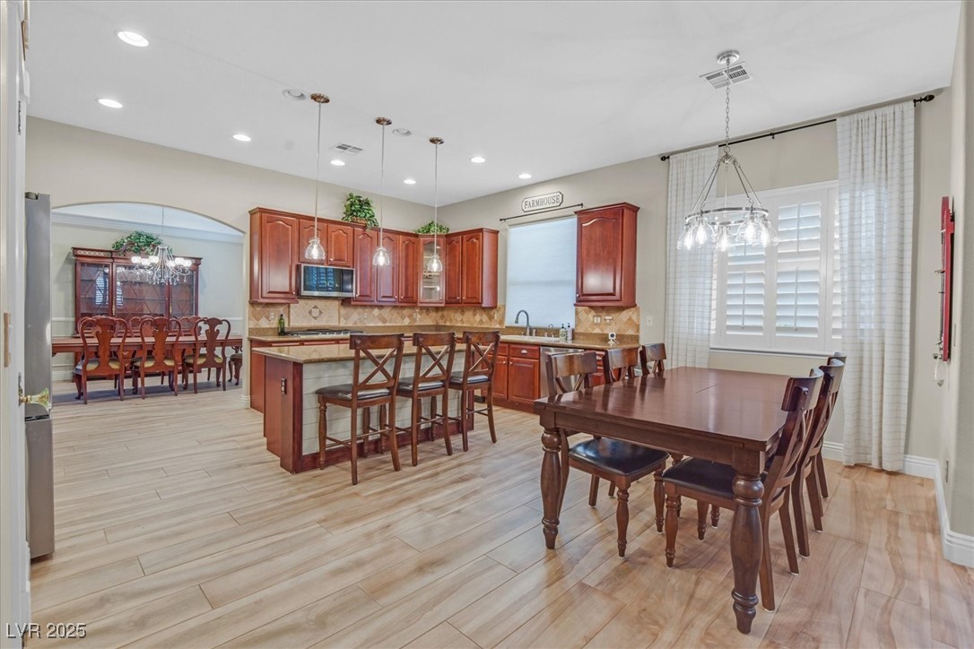 2555 Antique Blossom Avenue