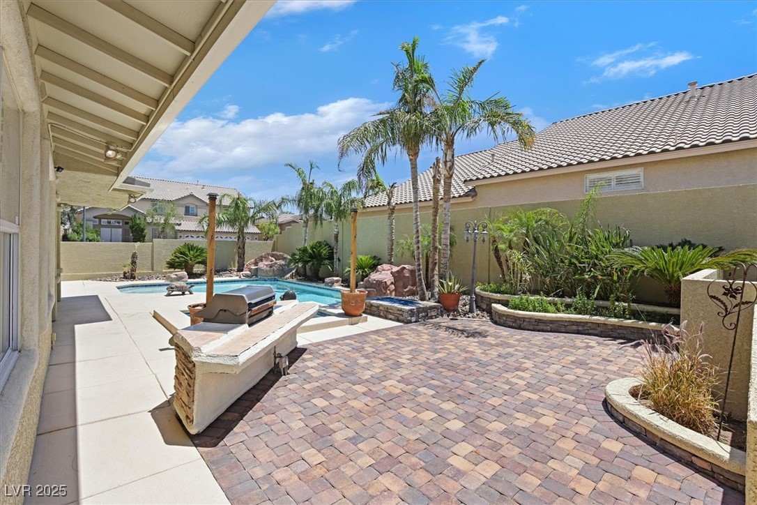 2555 Antique Blossom Avenue