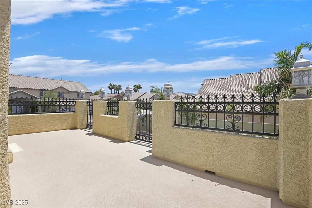 2555 Antique Blossom Avenue