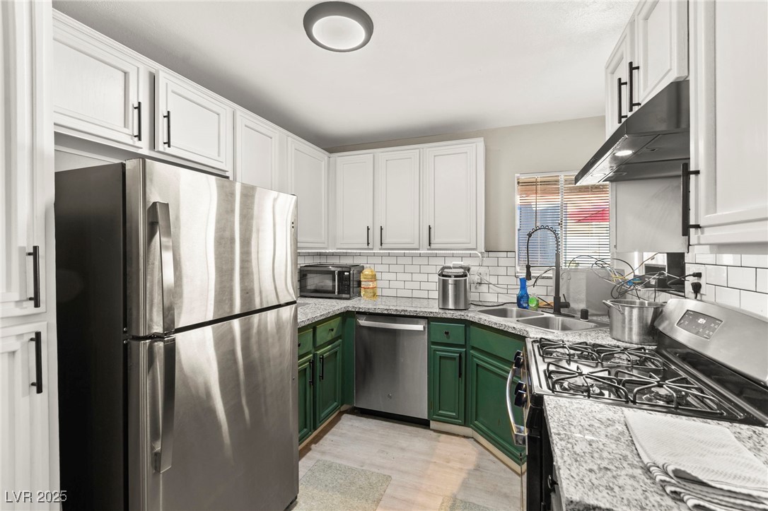 2569 Paradise Village Way