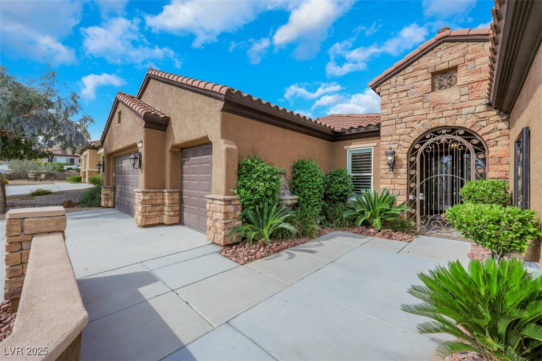 2175 Sandstone Cliffs Drive