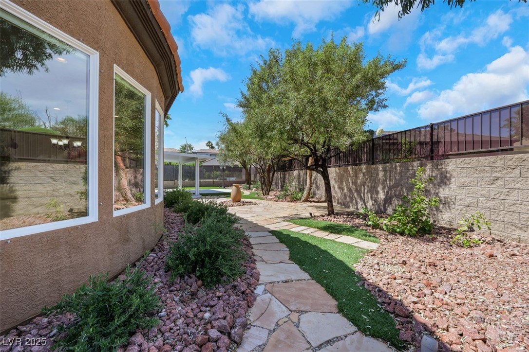 2175 Sandstone Cliffs Drive