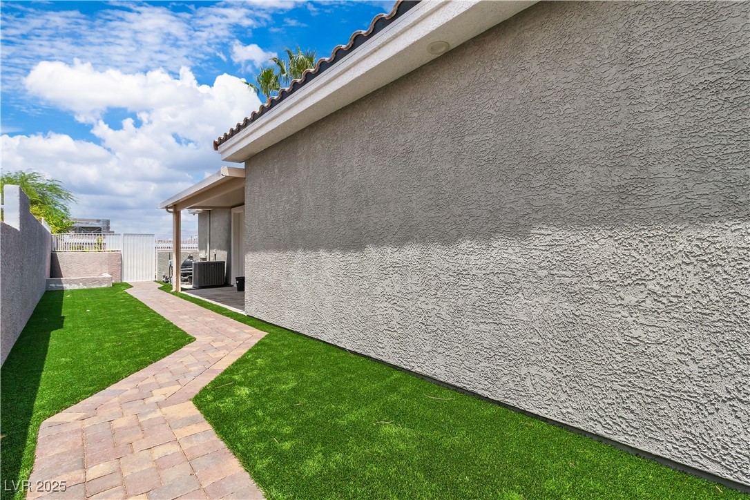 7738 Willow Cove Circle