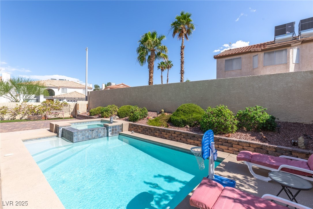 1502 Oxbow Court