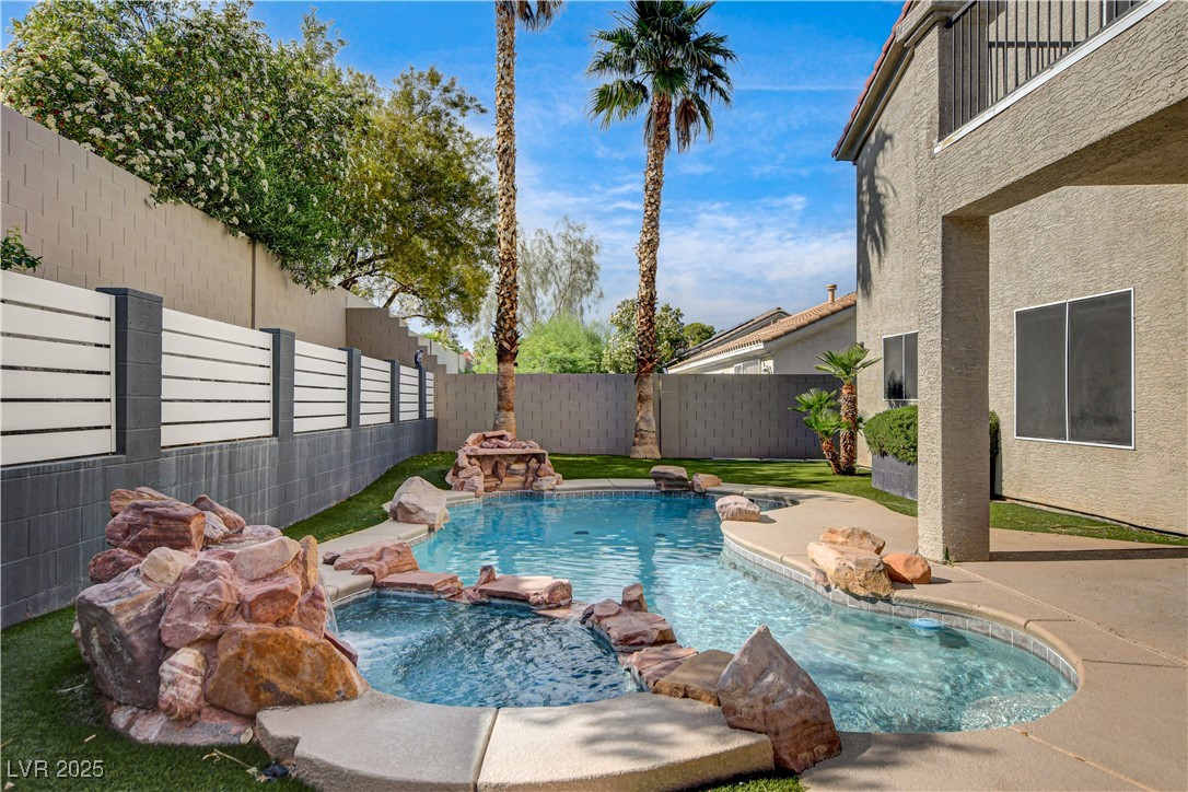 313 Vista Glen Street