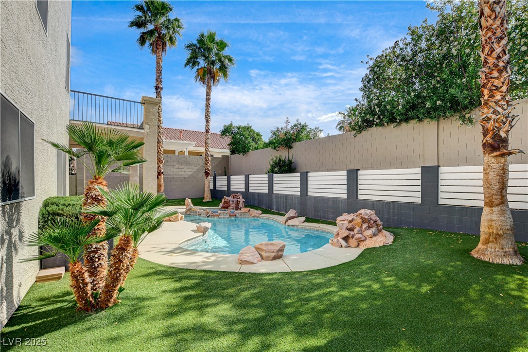 313 Vista Glen Street