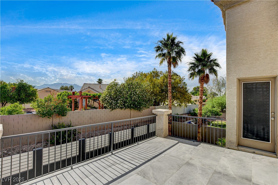 313 Vista Glen Street