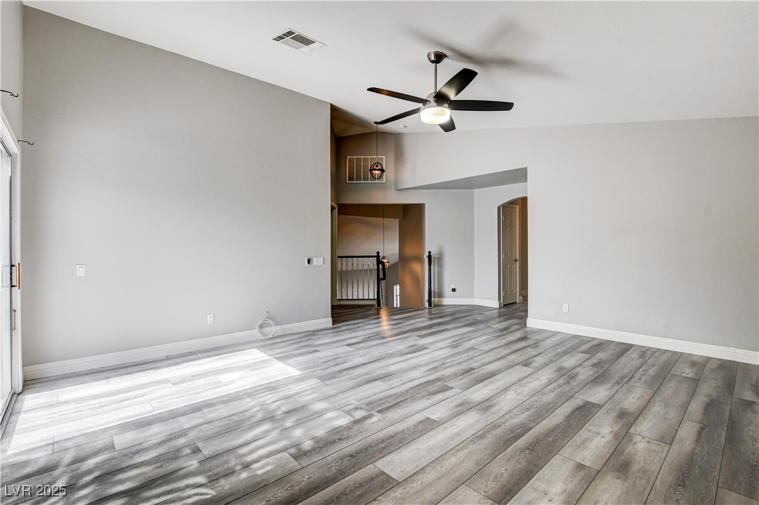 313 Vista Glen Street