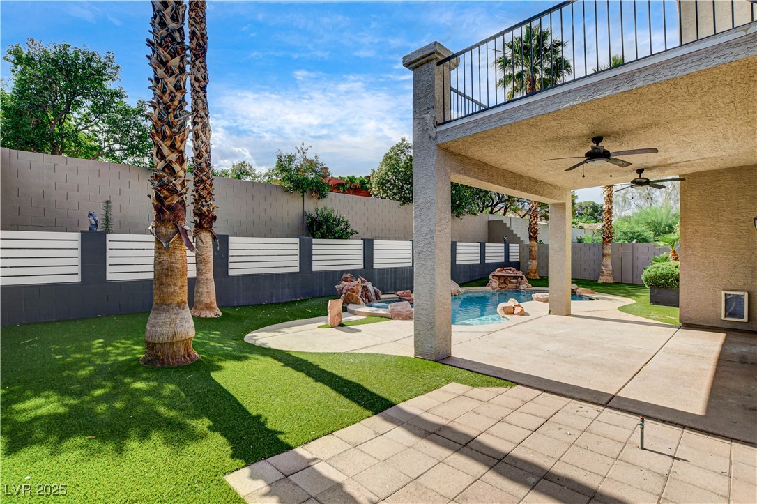313 Vista Glen Street
