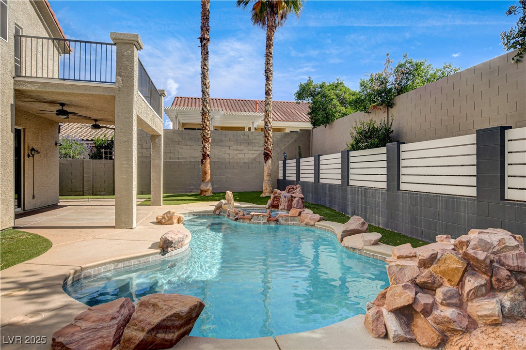 313 Vista Glen Street