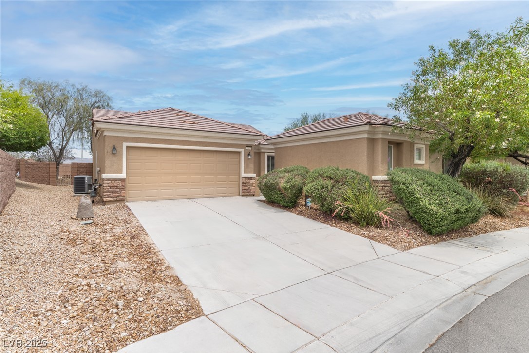 2056 Bay Thrush Way