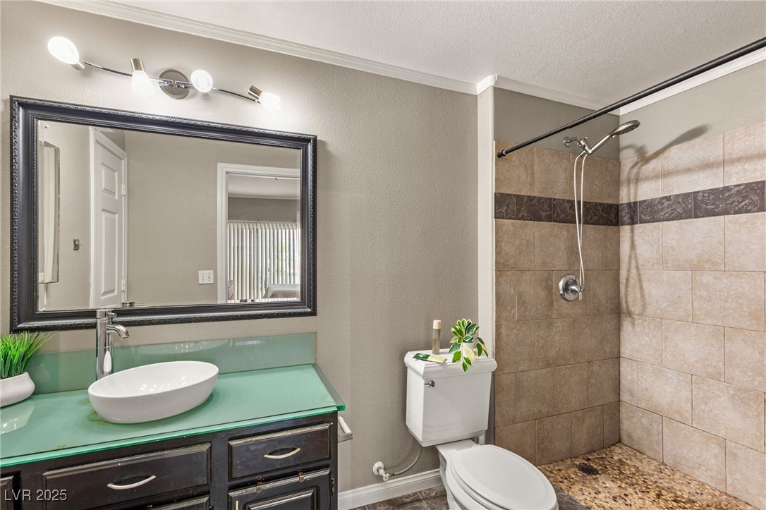 5855 Valley Drive 1080