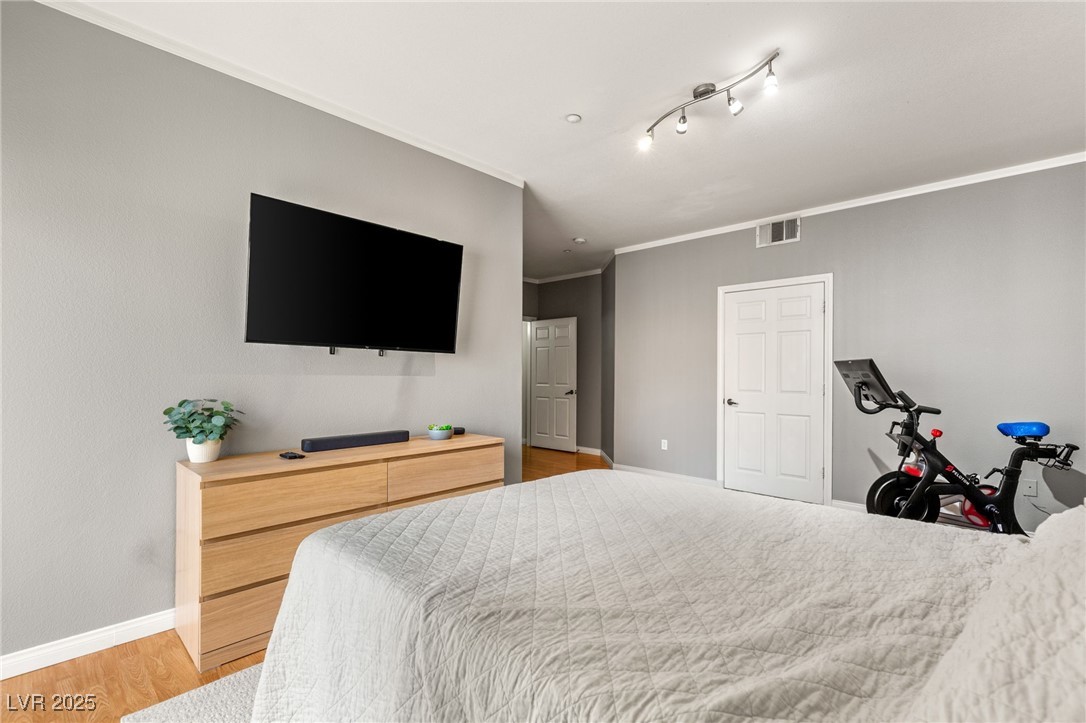 5855 Valley Drive 1080