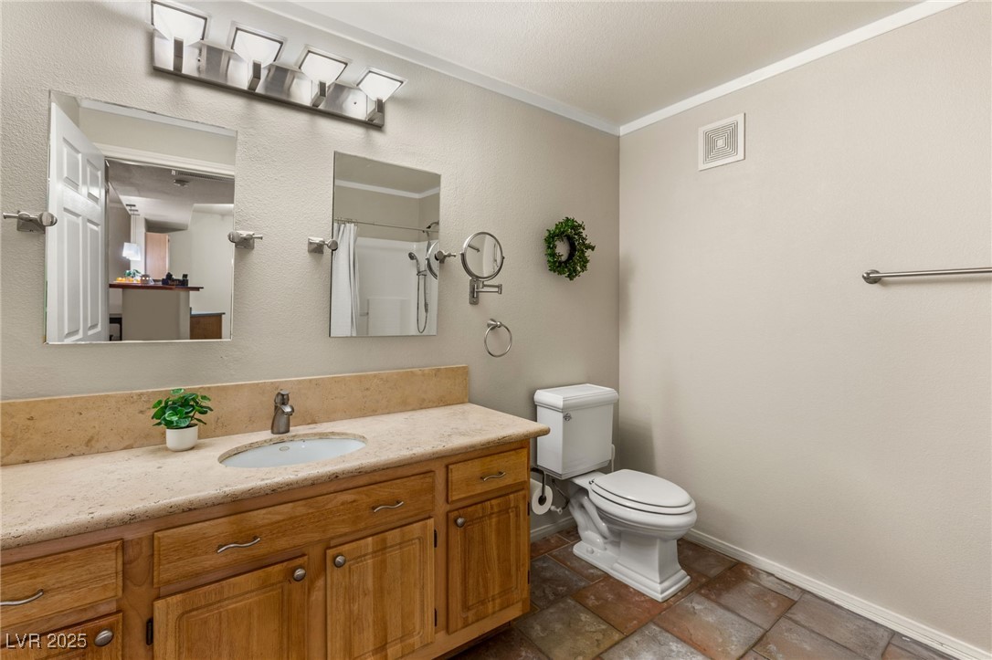 5855 Valley Drive 1080