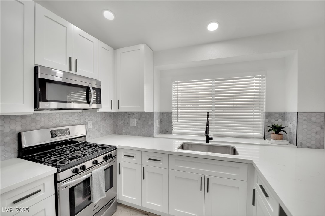 9228 Sun Rose Avenue