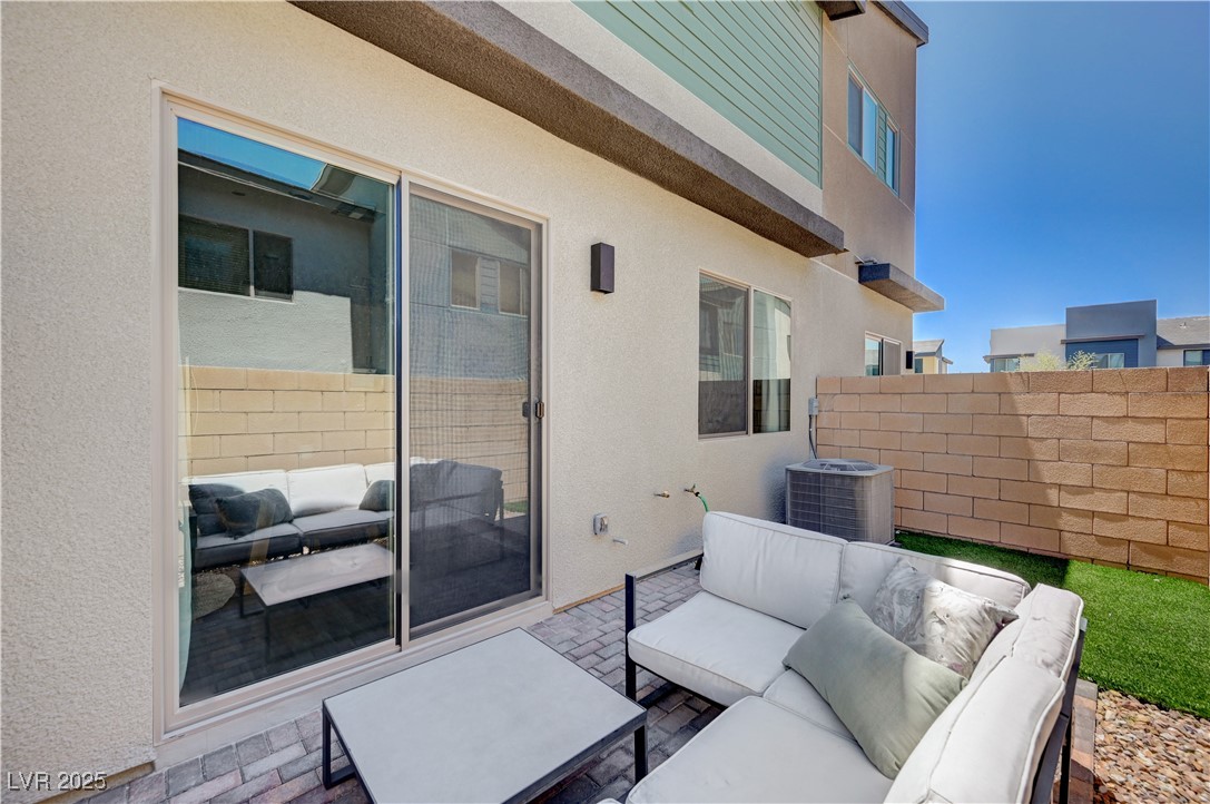 3358 Via Strada Street