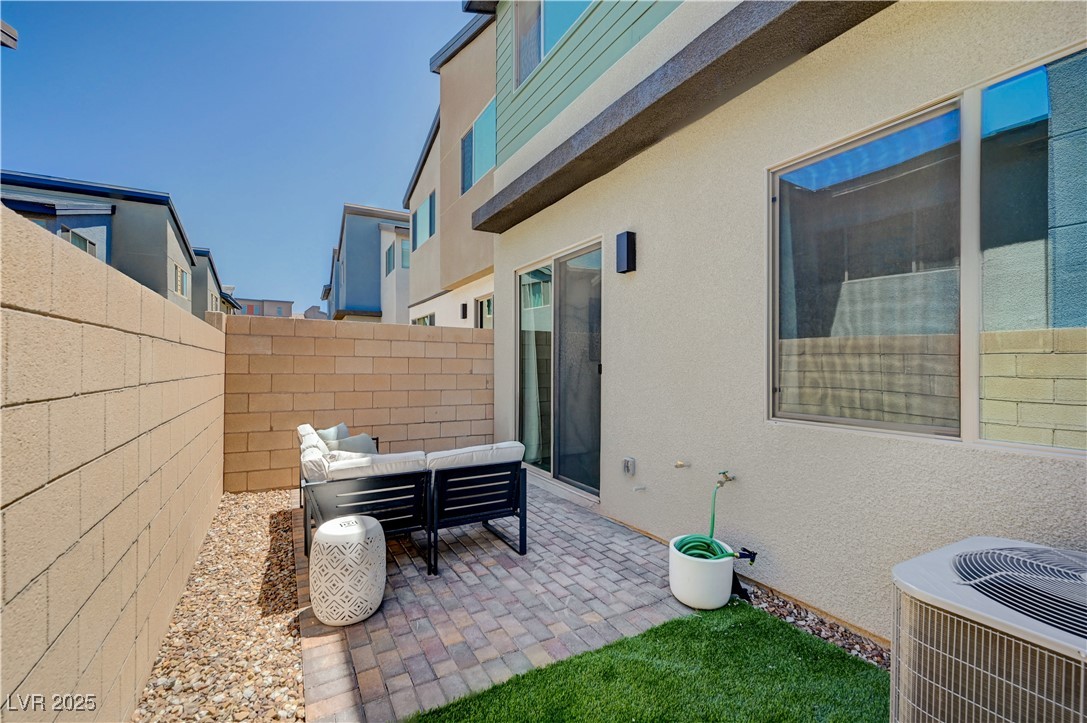 3358 Via Strada Street