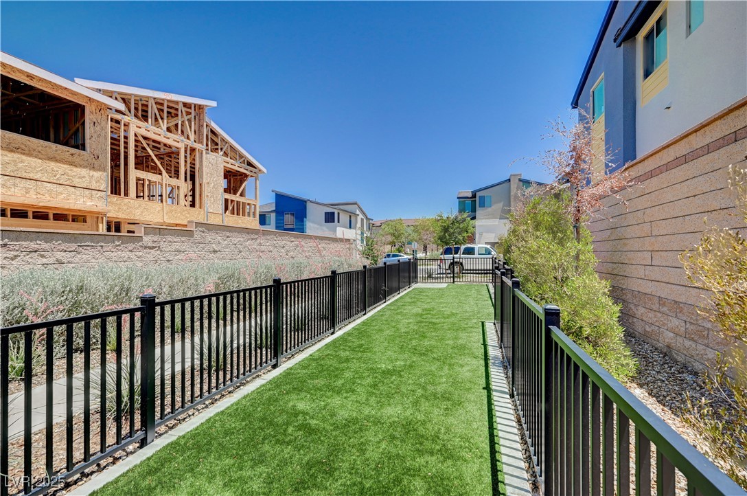 3358 Via Strada Street