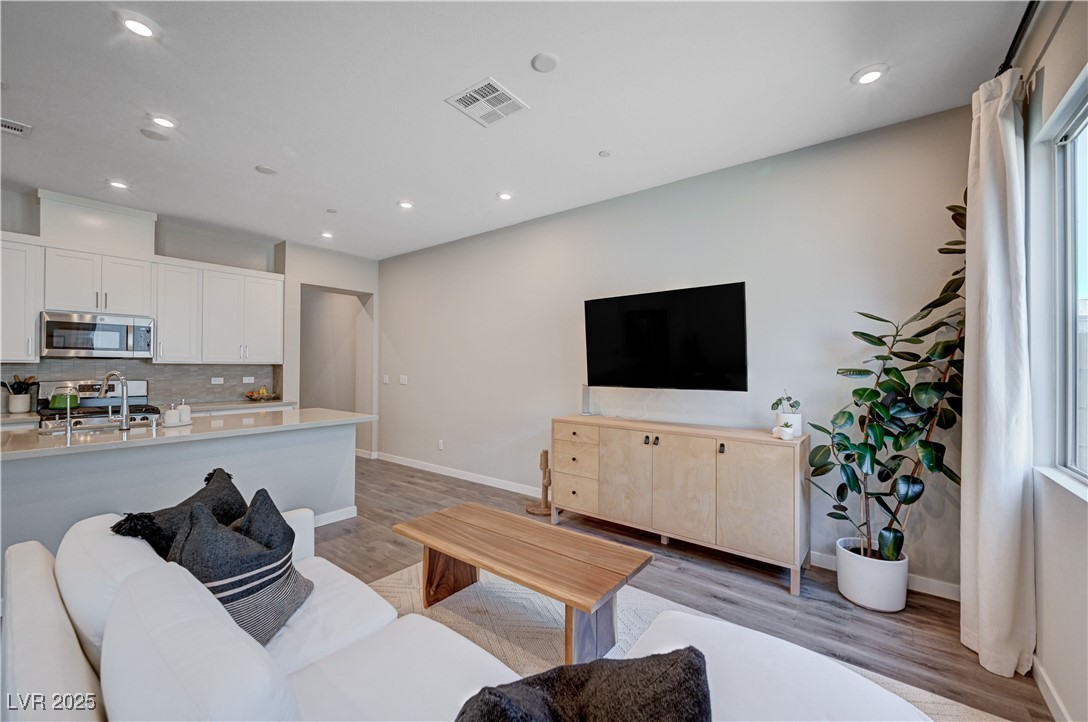 3358 Via Strada Street