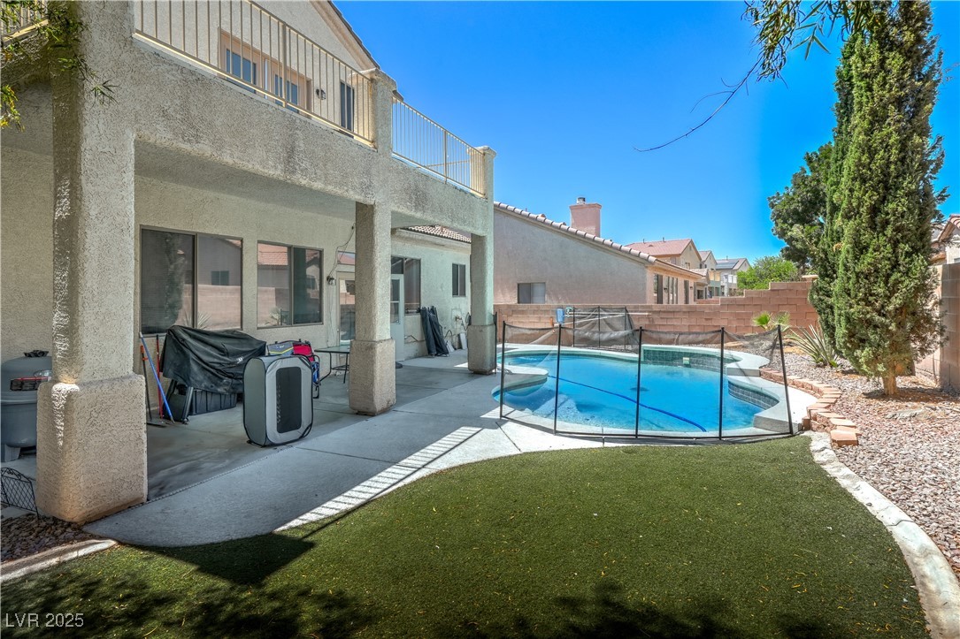 7537 Splashing Rock Drive