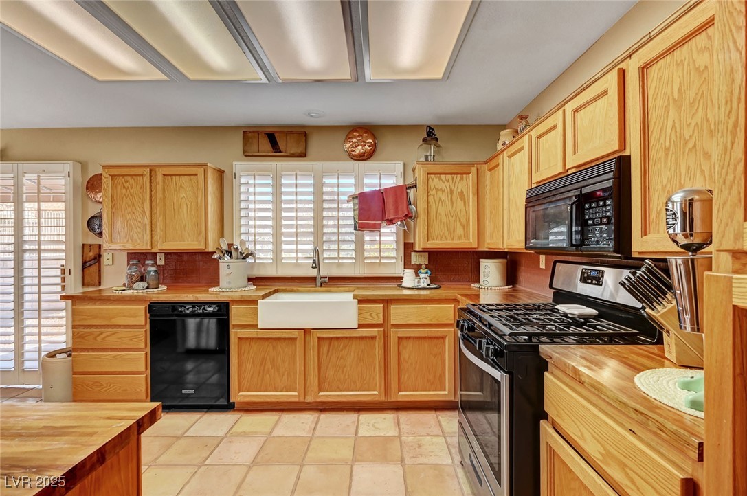 9912 Woodhouse Drive