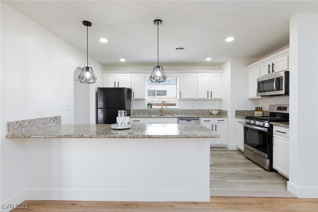 2112 Los Altos Street