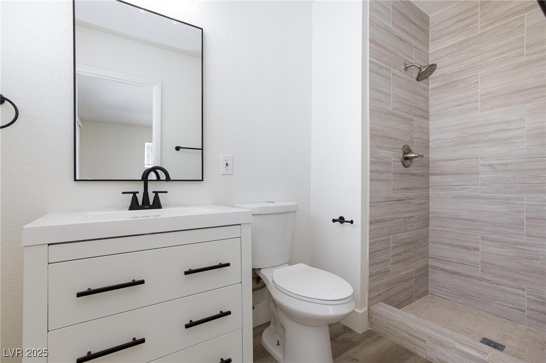 2112 Los Altos Street