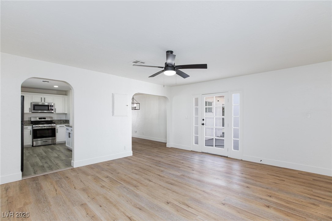 2112 Los Altos Street