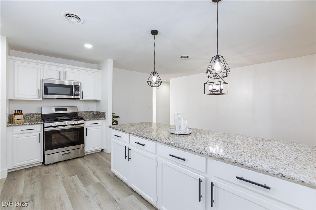 2112 Los Altos Street