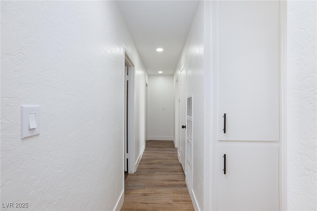 2112 Los Altos Street