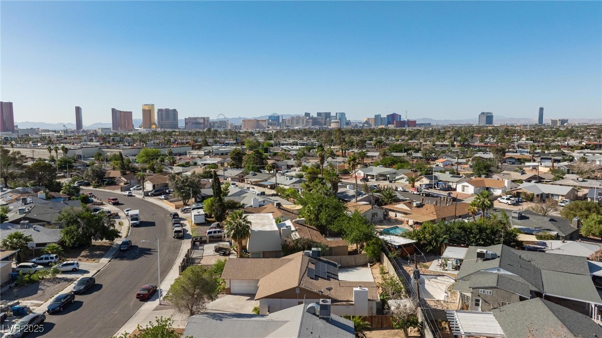 2112 Los Altos Street