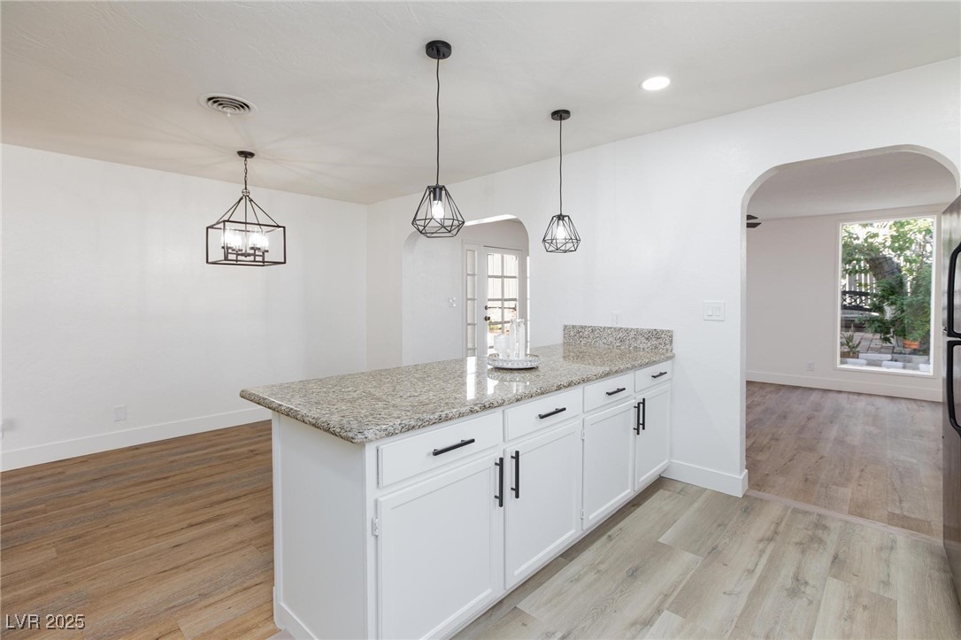 2112 Los Altos Street