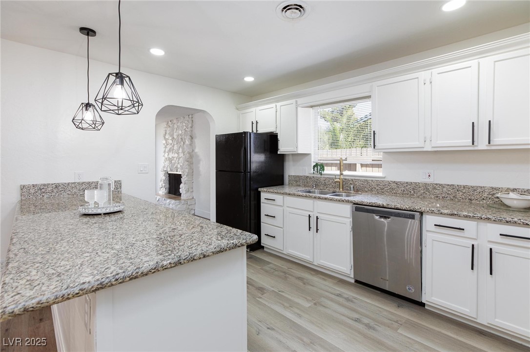 2112 Los Altos Street