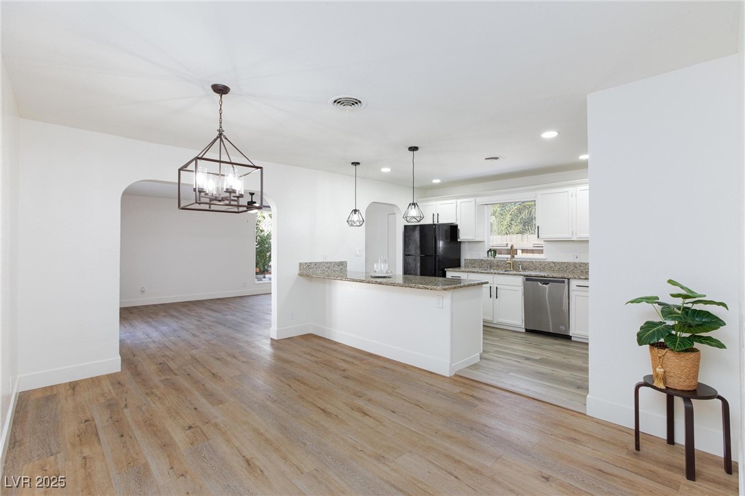 2112 Los Altos Street