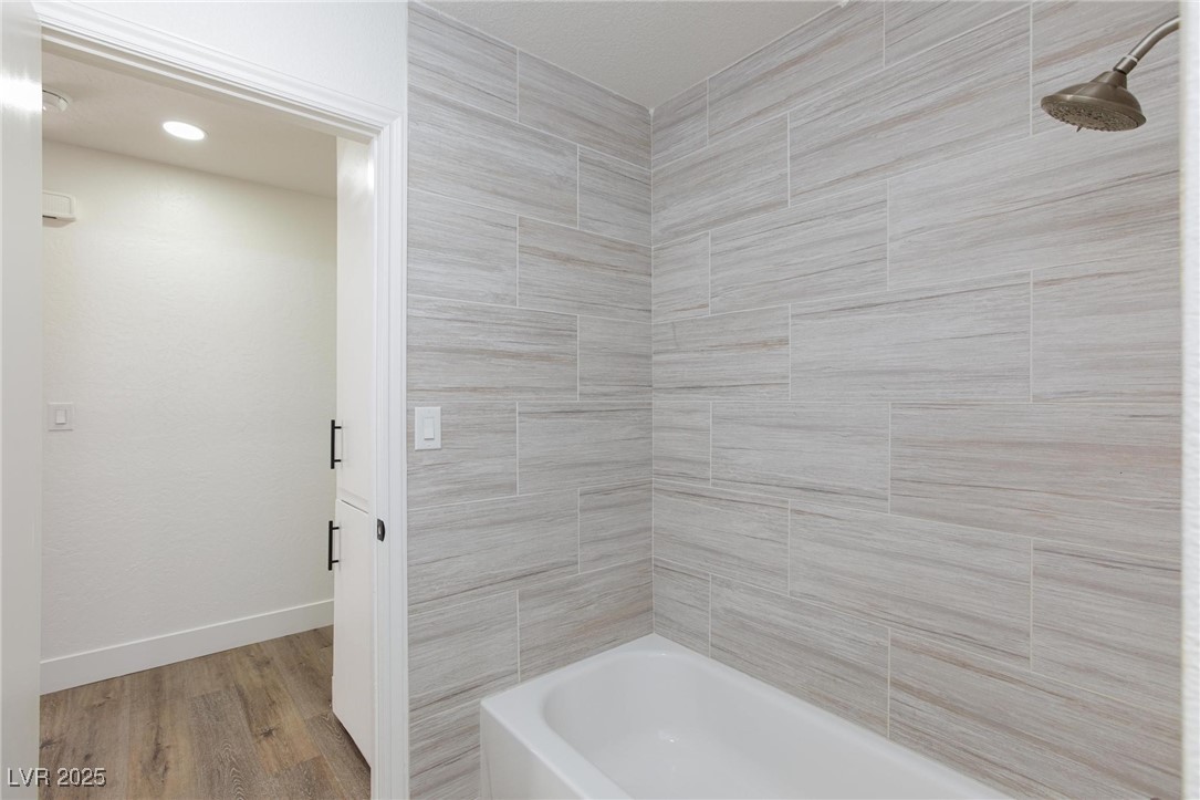 2112 Los Altos Street