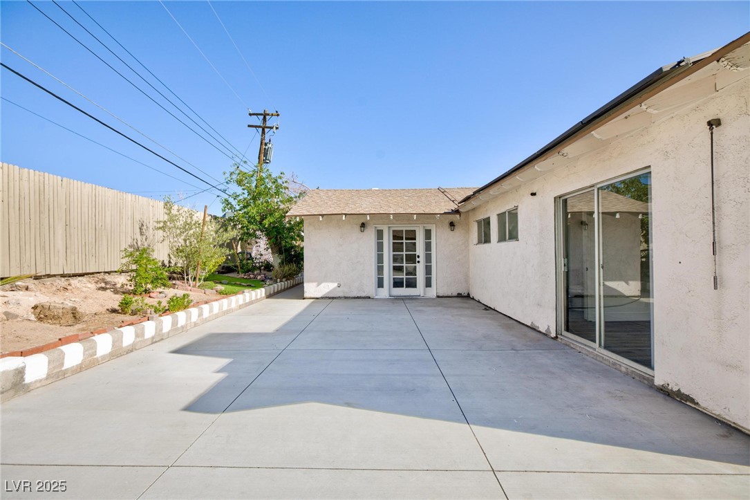 2112 Los Altos Street