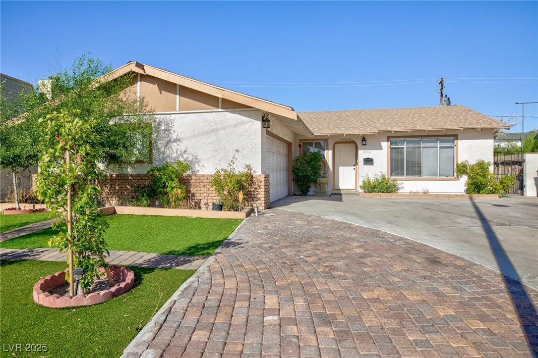 2112 Los Altos Street